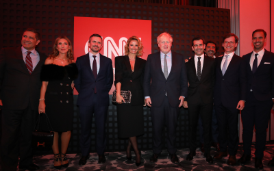 Cristina Ferreira ao lado de Boris Johnson na CNN International Summit